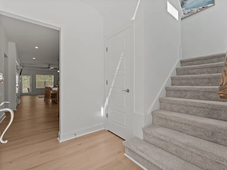 222 Brisbane Dr — Photo 5