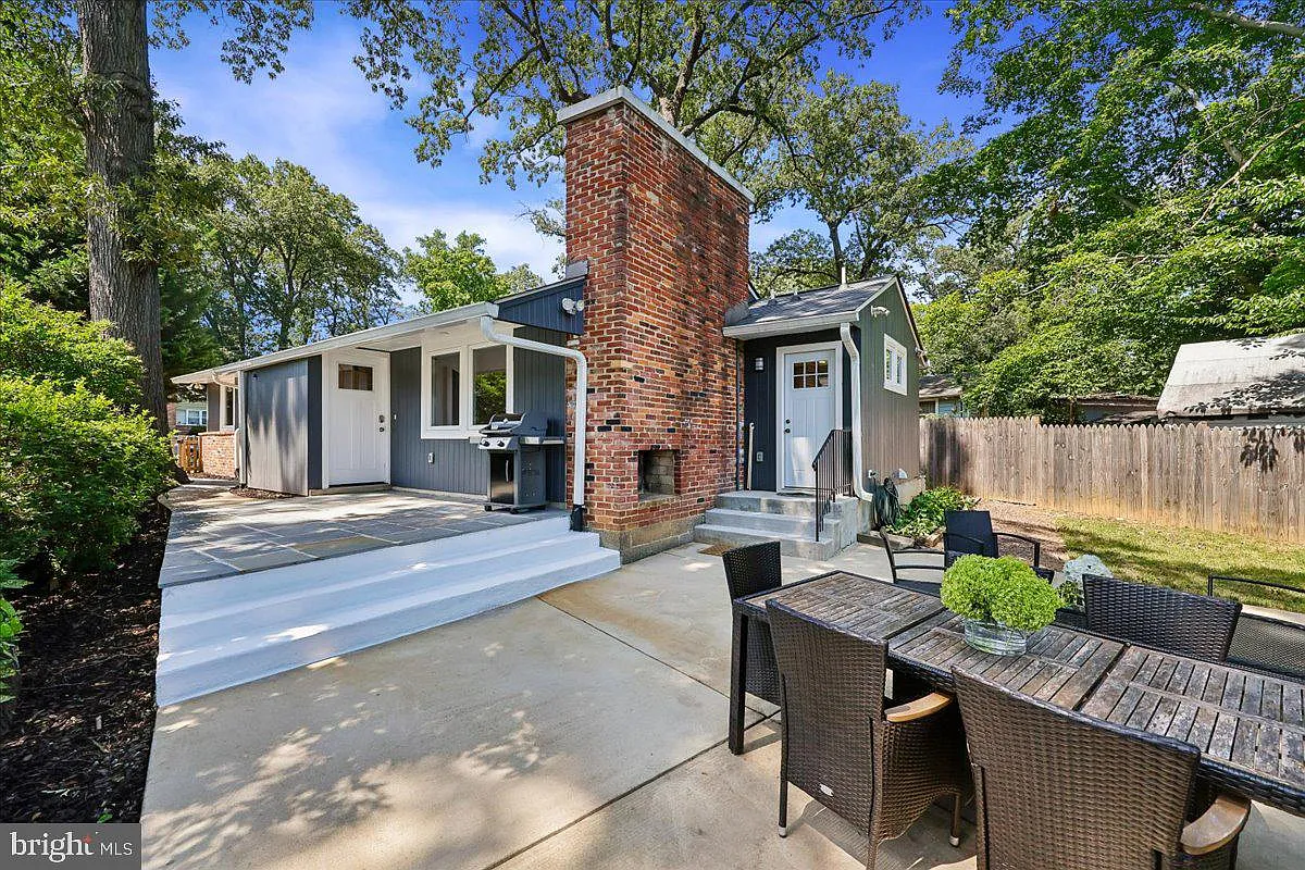 3 bed, 2.0 bath, 1141 sqft, $2,500 — Photo 4
