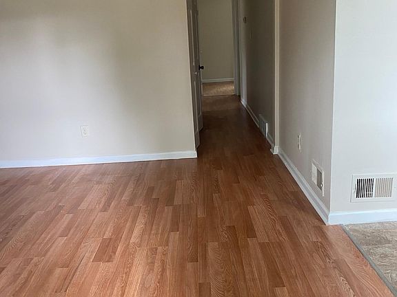 4th image of 25612 Pennie St