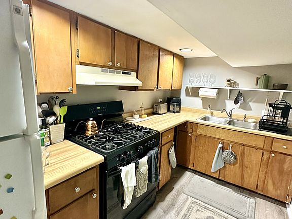 4th image of 2129 W Schiller St #G