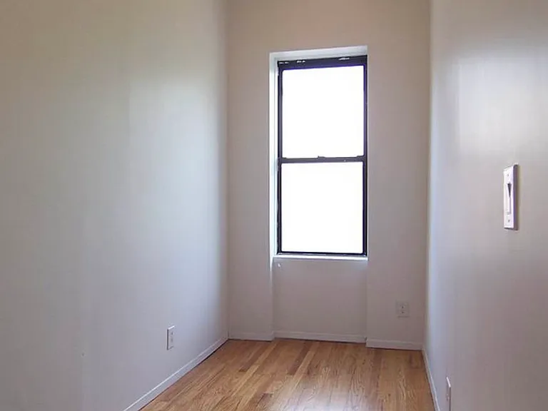 442 W 45th St #5E — Photo 5