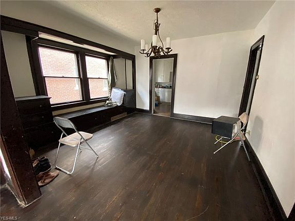 4th image of 10818 Bernard Ave