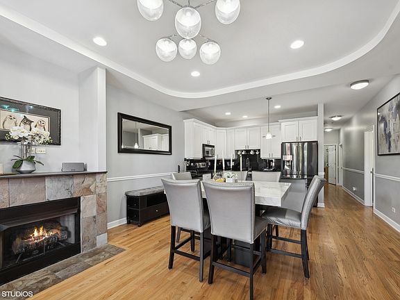5th image of 2736 N Wolcott Ave APT 102
