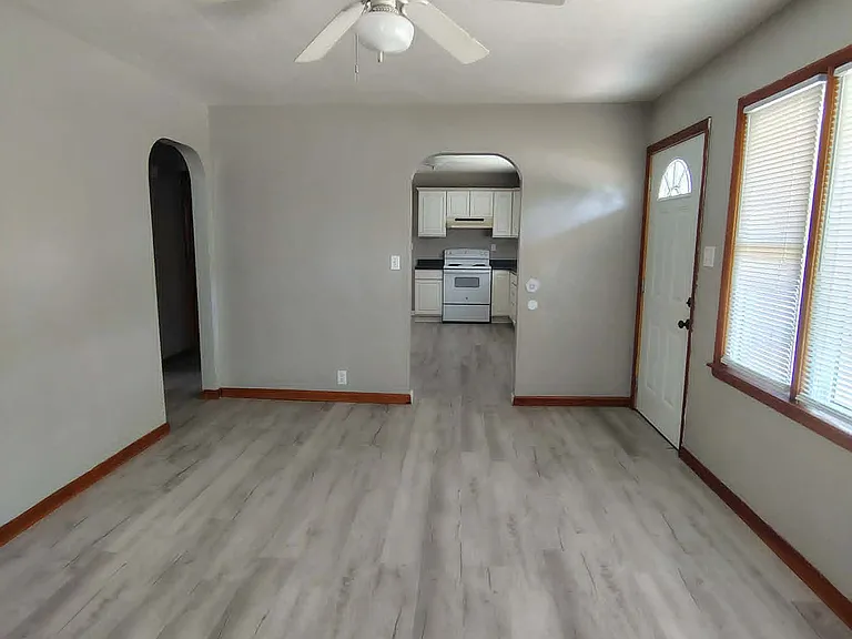 211 W High St #211 — Photo 5