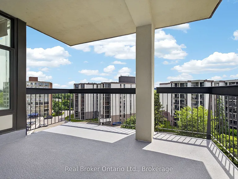 23 Woodlawn Rd E #811 — Photo 16