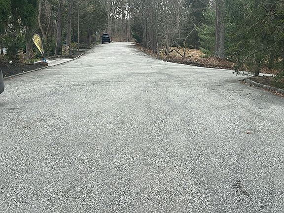 5th image of 11 Creston Ter