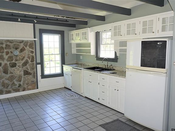 5th image of 182 Ark Ln