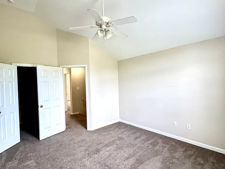 641 Hampton Way #B — Photo 29