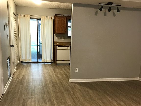 4th image of 620 Bowers Ln