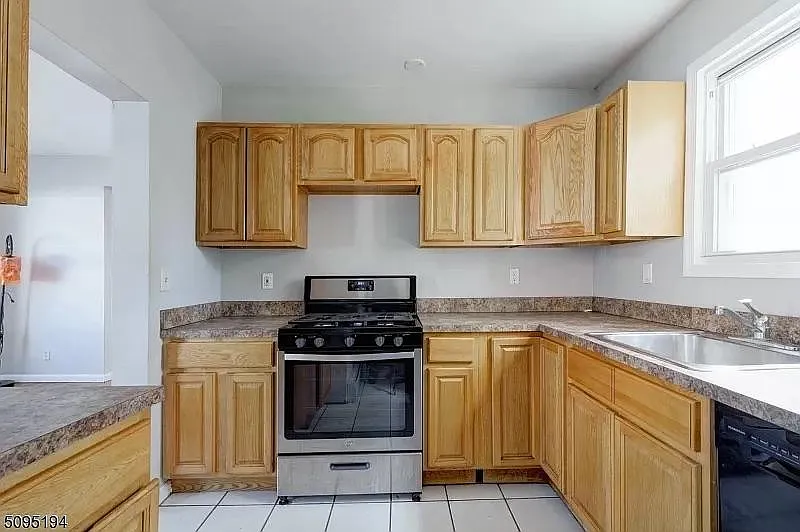 31 E Erie Ave — Photo 3