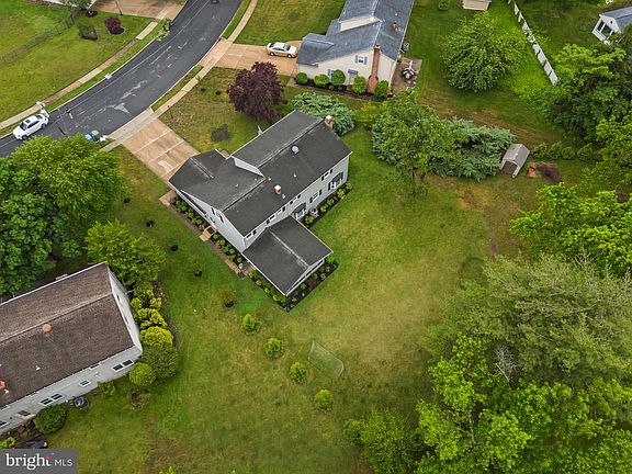 4th image of 1757 Larkspur Rd