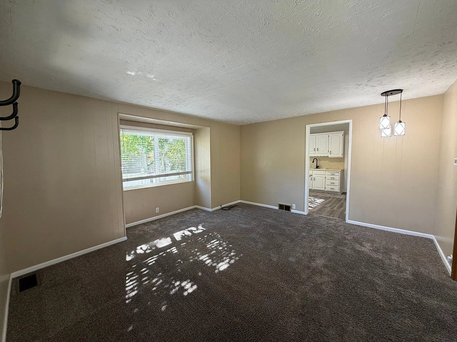 Spacious 4-Bed, 2-Bath Single Family Home for Rent in Salt Lake City - $3200/month — Photo 4