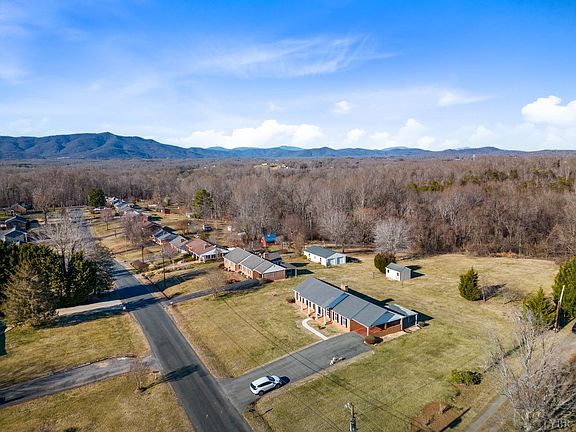 4th image of 258 Mountainview Dr