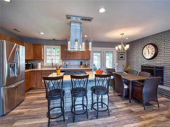 4th image of 67 Laurel Cir