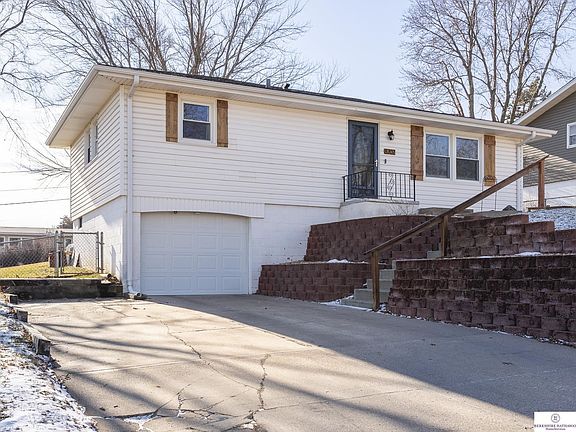 4th image of 8707 Parker St