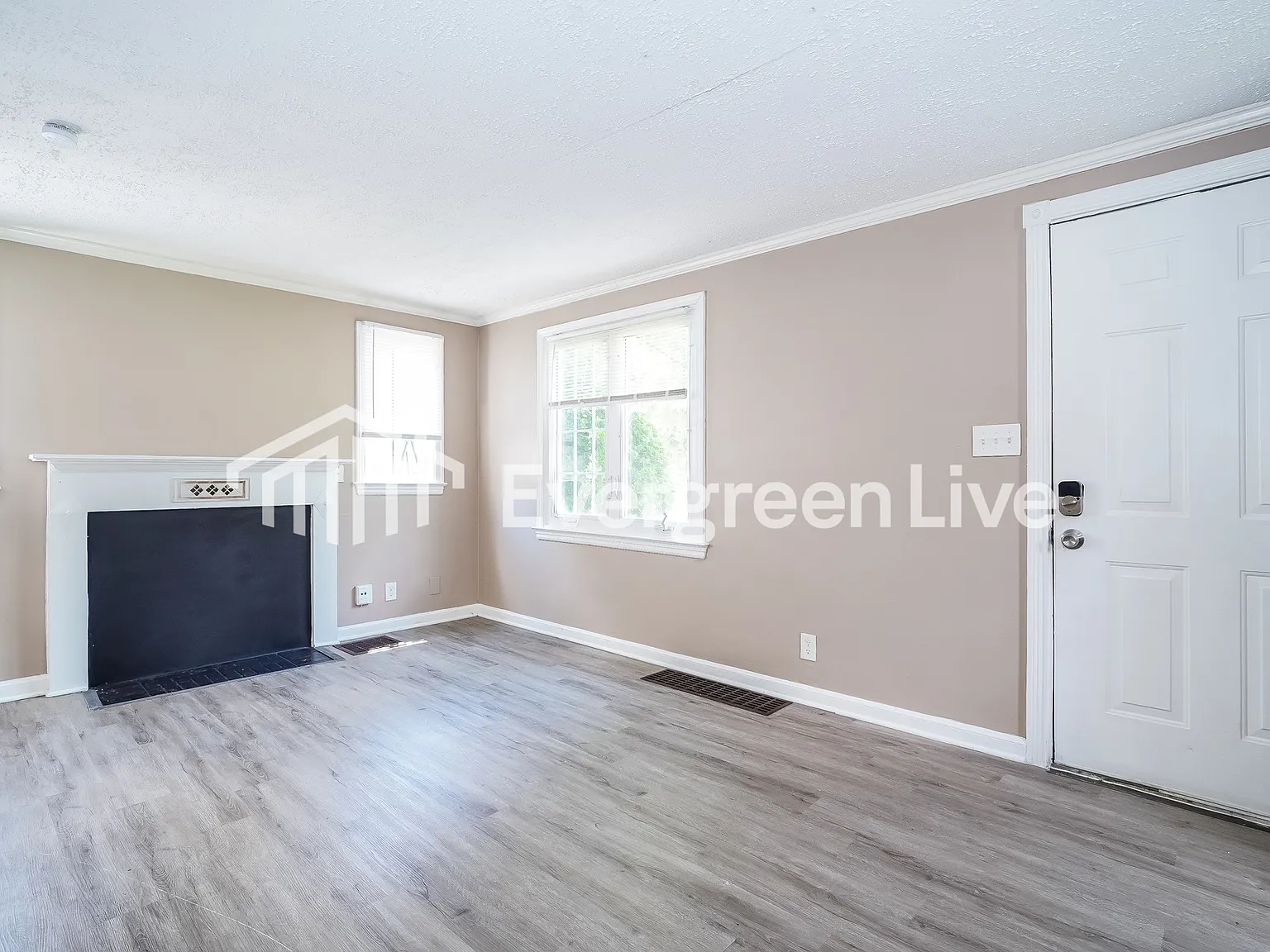3 bed, 1.5 bath, 1316 sqft, $1,595 — Photo 3