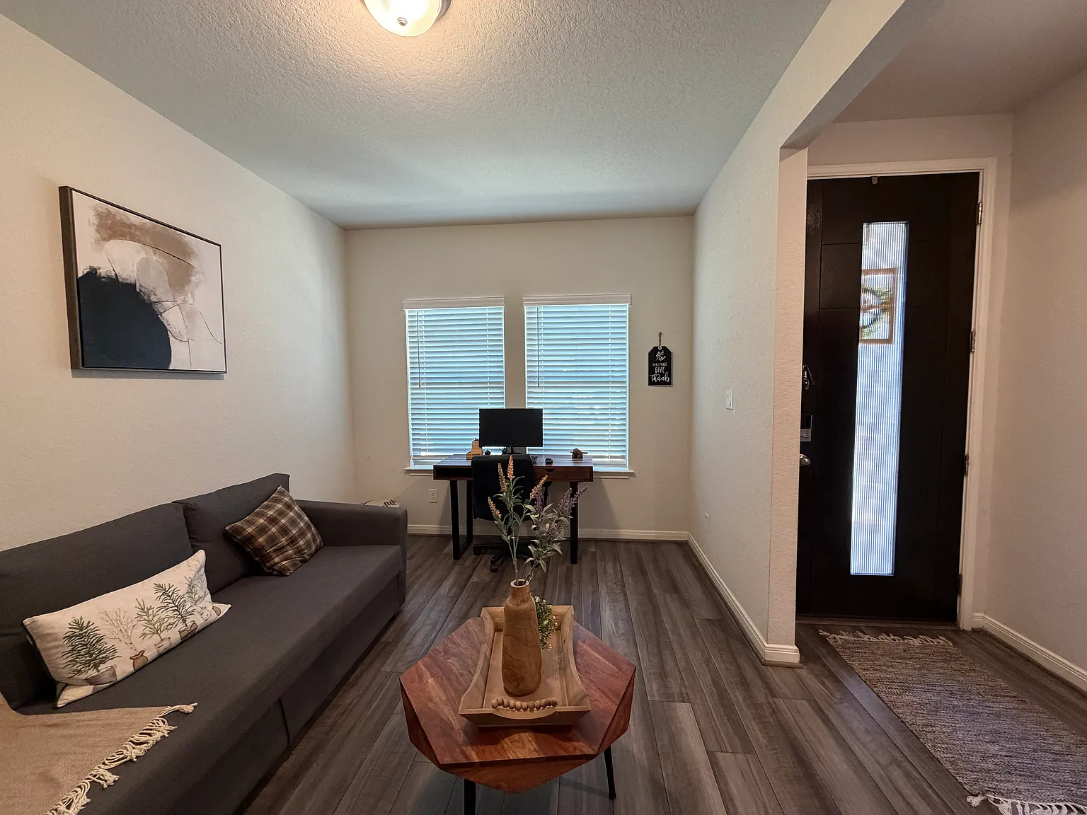4 bed, 2.5 bath, 2332 sqft, $2,500 — Photo 3