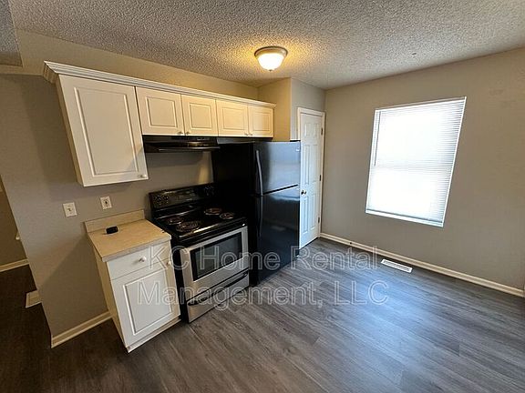 3rd image of 5658 N Anita Ave