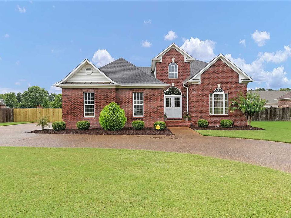 1st image of 23 Winding Oaks Dr