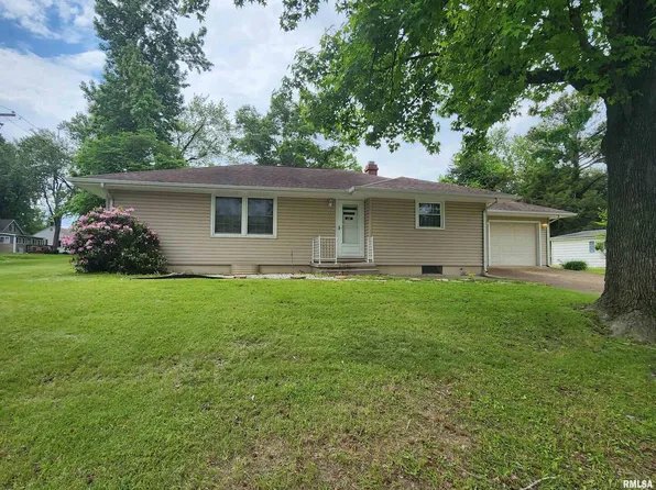 515 E Winters Ave, Du Quoin, IL 62832