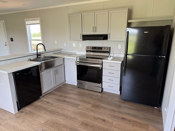 Kitchen and appliances