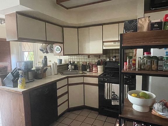 3rd image of 289 Greenough St #G