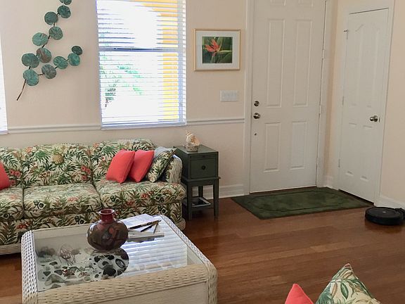 LR, front door & coat closet