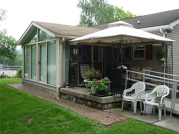 4th image of 525 Clydesdale Ave