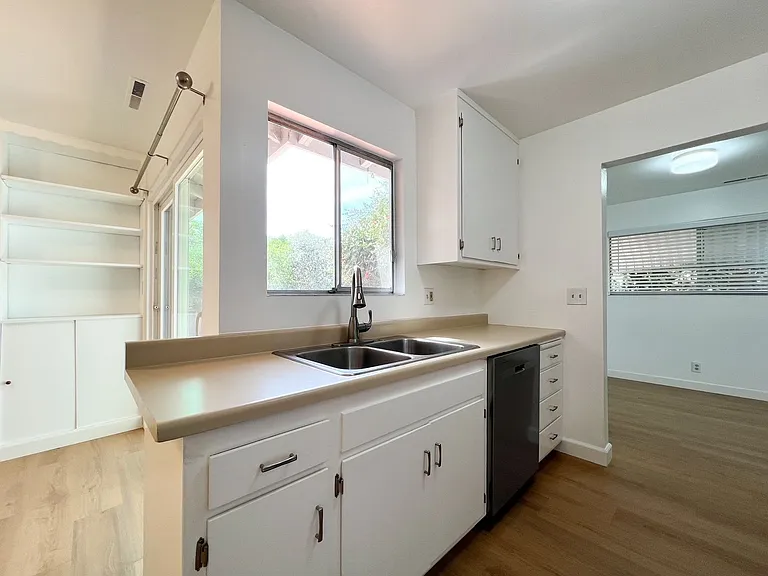 849 Laguna St — Photo 10