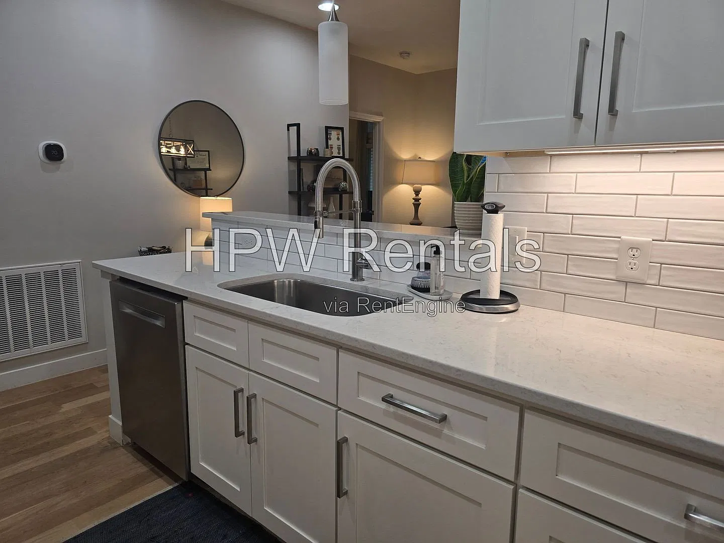 2 bed, 2.0 bath, 985 sqft, $2,100 — Photo 2