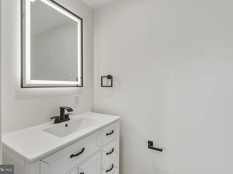 507 Washburn Ave — Photo 11