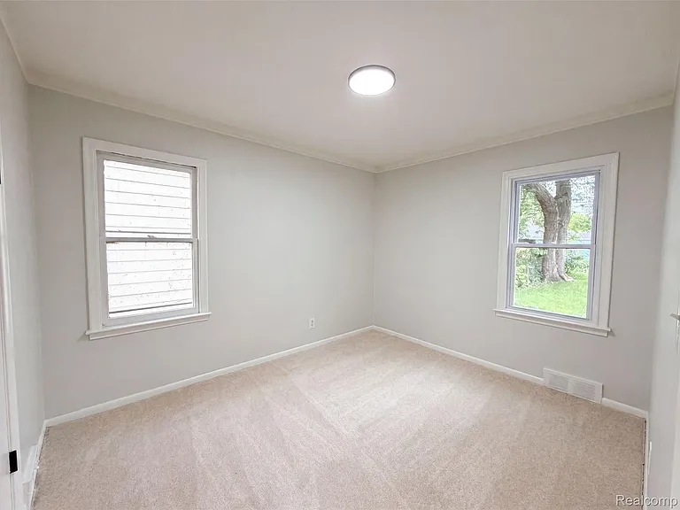 11268 Maxwell Ave — Photo 7