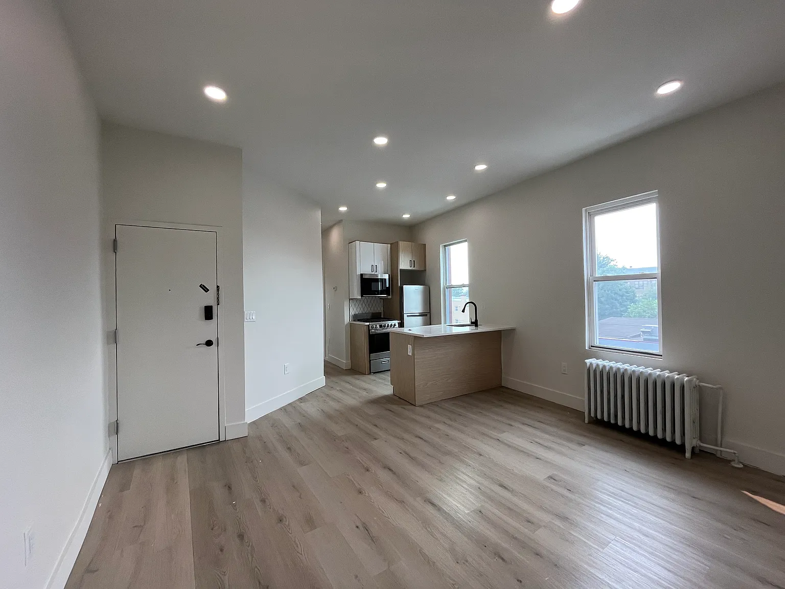2 bed, 800 sqft, $2,350 — Photo 2