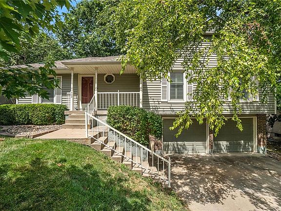 3rd image of 707 NW 42nd St