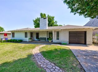 1716 Huntington Ave, Nichols Hills, OK 73116