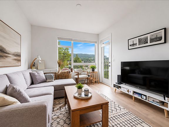 3rd image of 3038 Saint George St #303