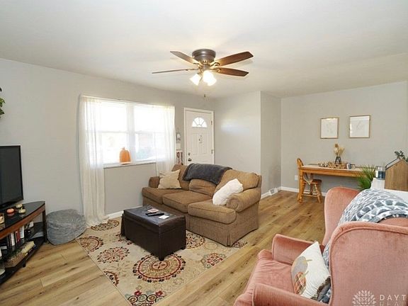 2nd image of 525 Chapman St #529