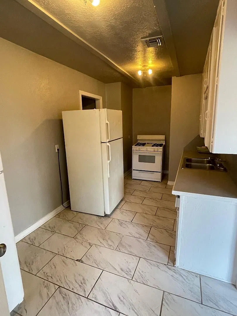 2 Bedroom 1 Bathroom Duplex For Lease Available 10/09/2026 — Photo 3