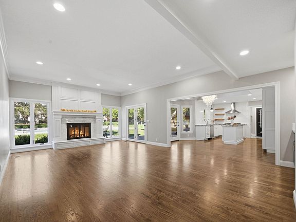 4th image of 2903 N Cypress St