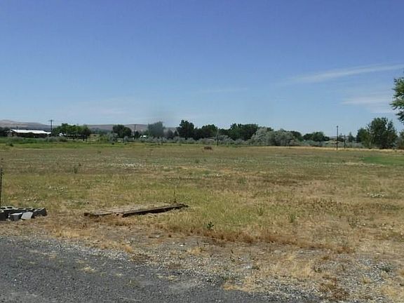 3rd image of 202920 E 10th Ave