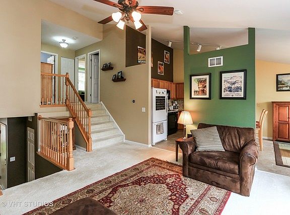 3rd image of 1736 Maplewood Ct