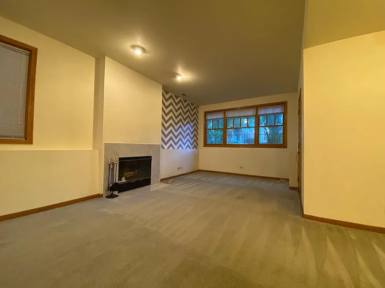 1741 W Nelson St #G — Photo 2