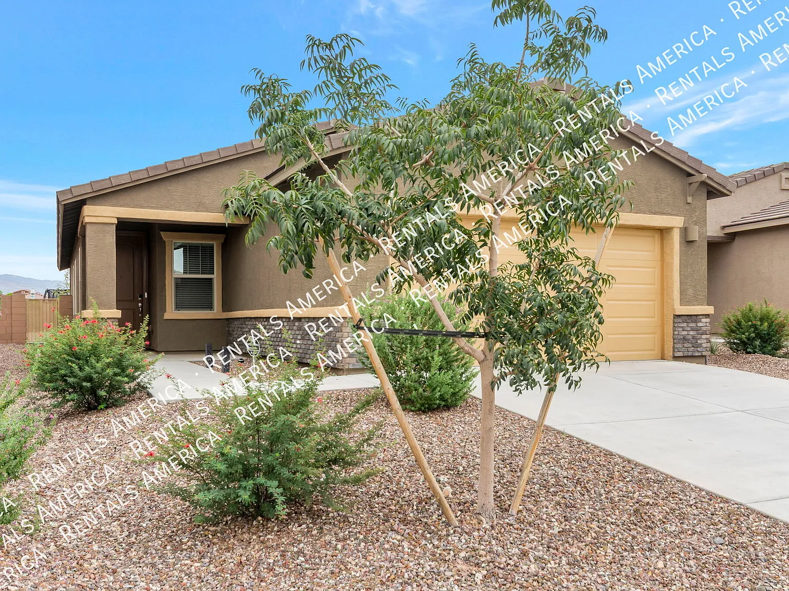 Charming 3 bedroom 2 bathroom home in Vail AZ — Photo 2