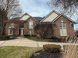 6710 Boxwood Ct, West Bloomfield, MI 48322