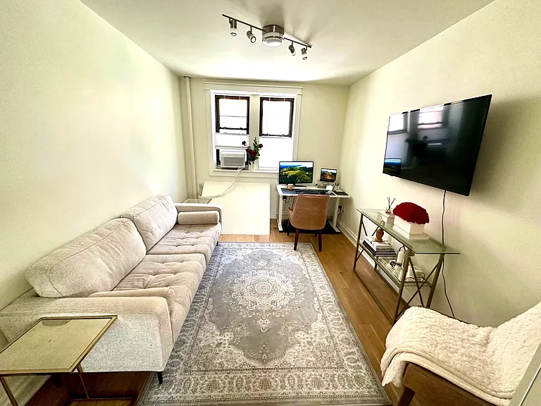 342 W 21st St #1D — Photo 1