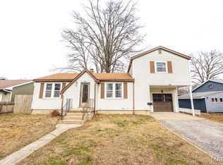 1017 W Green St, Mascoutah, IL