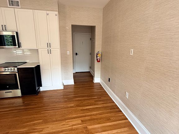 5th image of 172 Nassau St #202