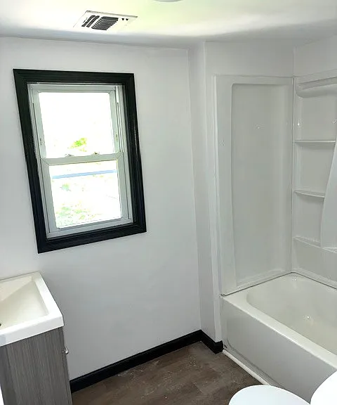 22 W King St #4 — Photo 3