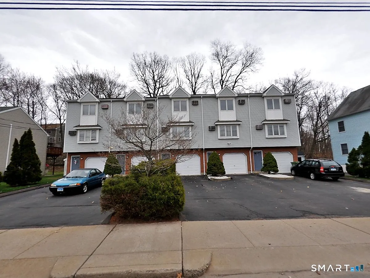 2 bed, 1.5 bath, 990 sqft, $1,975 — Photo 2