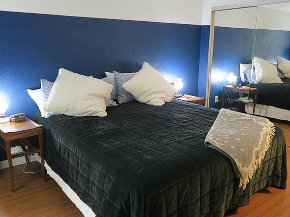 Master w/two mirrored closets